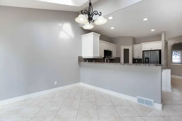 3414 Douglasdale BLVD SE, Calgary, AB T2Z 3A8