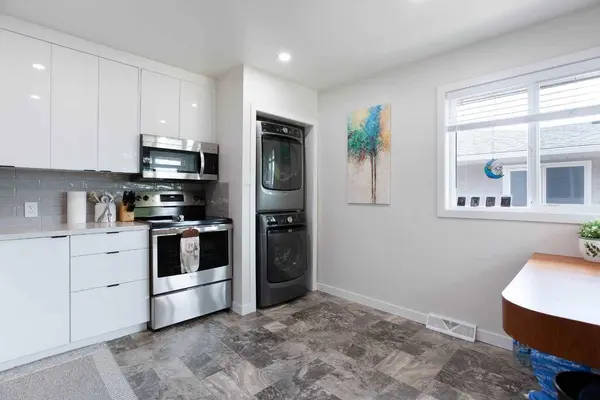 3222/3224 14 ST NW, Calgary, AB T2K1H8