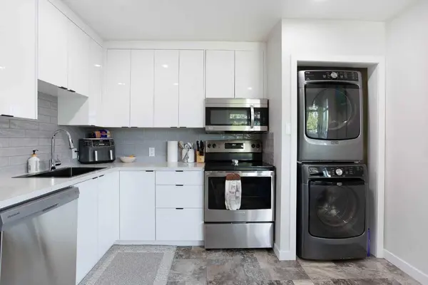 3222/3224 14 ST NW, Calgary, AB T2K1H8