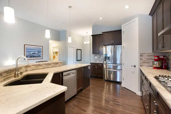 136 Rainbow Falls GLN, Chestermere, AB T1X 0S5