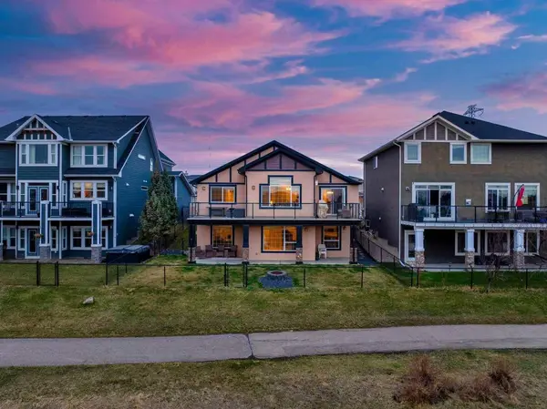 136 Rainbow Falls GLN, Chestermere, AB T1X 0S5