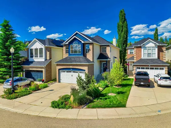 30 Discovery Ridge GDNS SW, Calgary, AB T3H 5L6