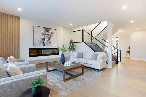 32 Spring Creek PT SW, Calgary, AB T3H 6J4