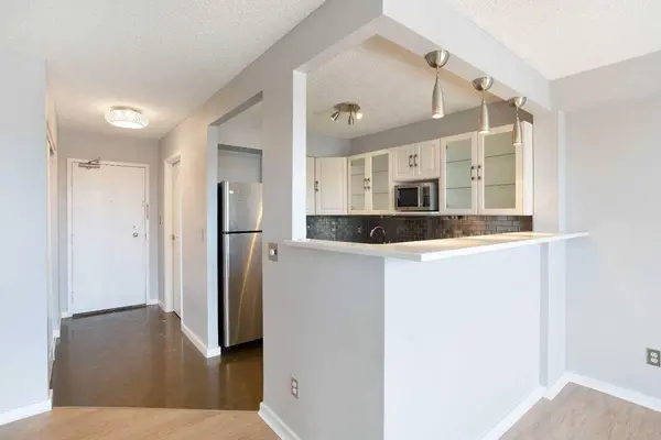 1414 5 ST SW #803, Calgary, AB T2R 0Y8
