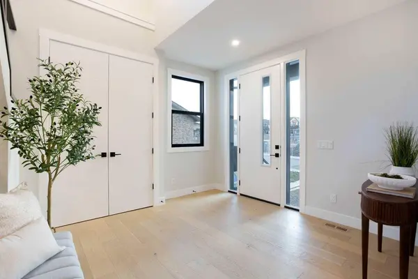 32 Spring Creek PT SW, Calgary, AB T3H 6J4