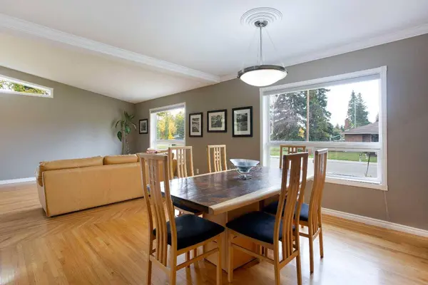 4 Wildwood DR SW, Calgary, AB T3C 3C5
