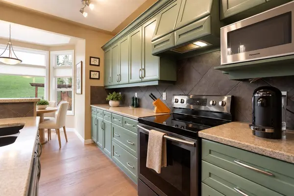 30 Discovery Ridge GDNS SW, Calgary, AB T3H 5L6