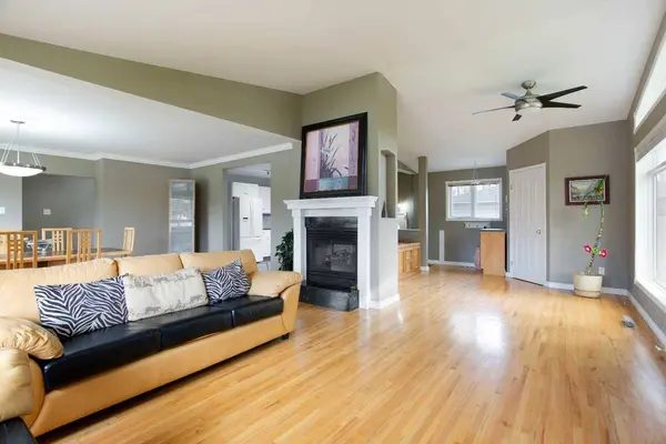 4 Wildwood DR SW, Calgary, AB T3C 3C5