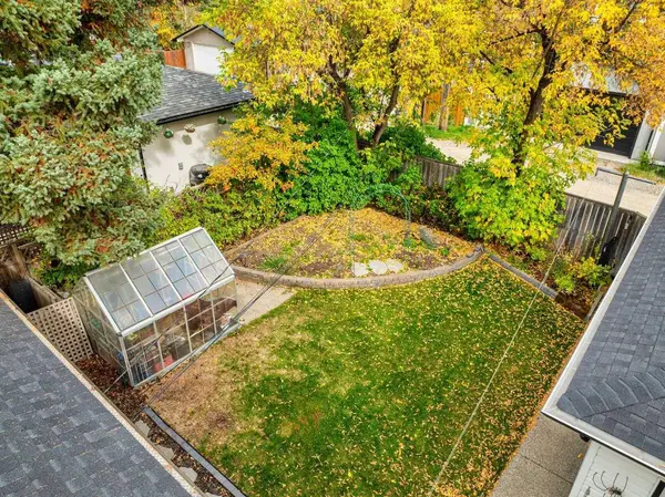 4 Wildwood DR SW, Calgary, AB T3C 3C5