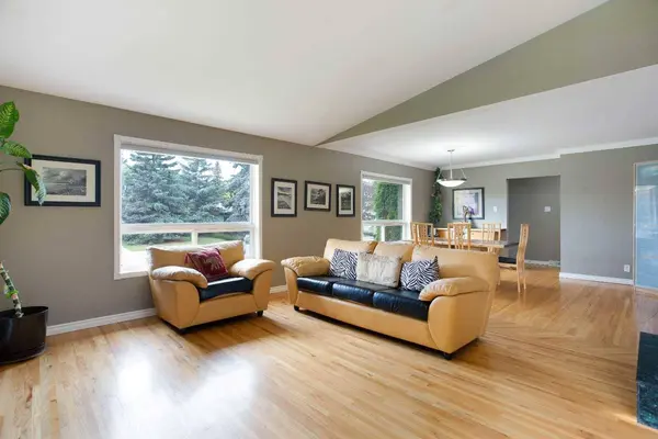 4 Wildwood DR SW, Calgary, AB T3C 3C5