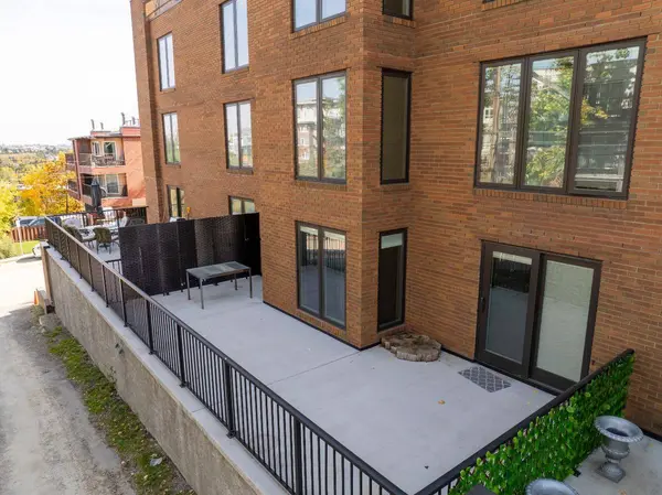 350 4 AVE NE #102, Calgary, AB T2E 0J3