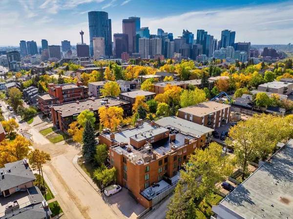 350 4 AVE NE #102, Calgary, AB T2E 0J3