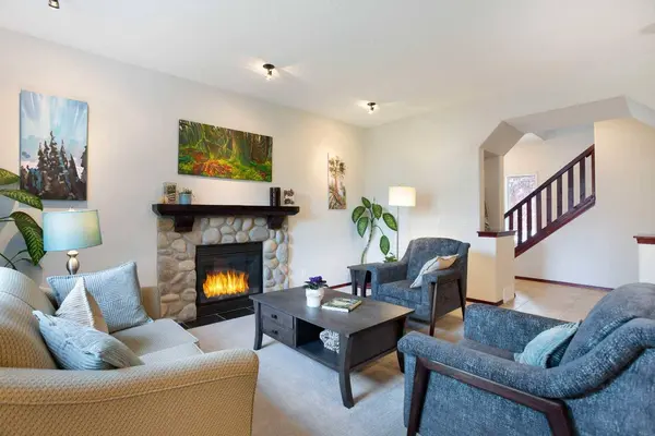66 Cougarstone Close SW, Calgary, AB T3H 5J4