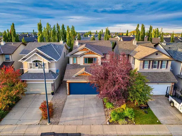 66 Cougarstone Close SW, Calgary, AB T3H 5J4
