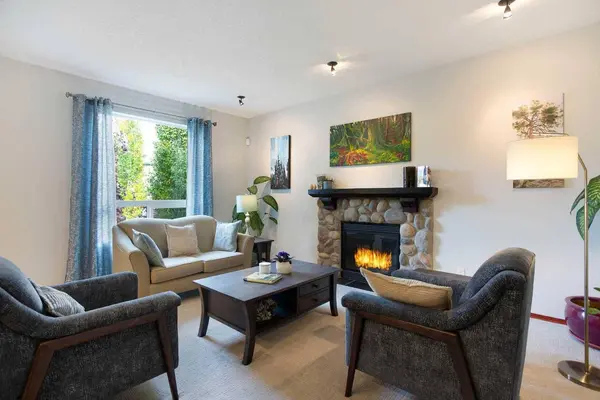 66 Cougarstone Close SW, Calgary, AB T3H 5J4