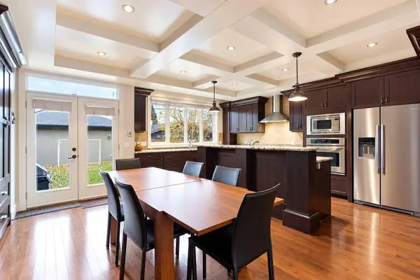 2134 3 AVE NW, Calgary, AB T2N 0K4