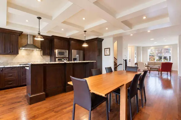 2134 3 AVE NW, Calgary, AB T2N 0K4