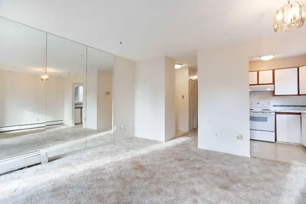624 2 AVE NW #5, Calgary, AB T2N 0E1