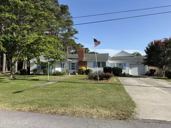 208 Fairview DR, Beaufort, NC 28516