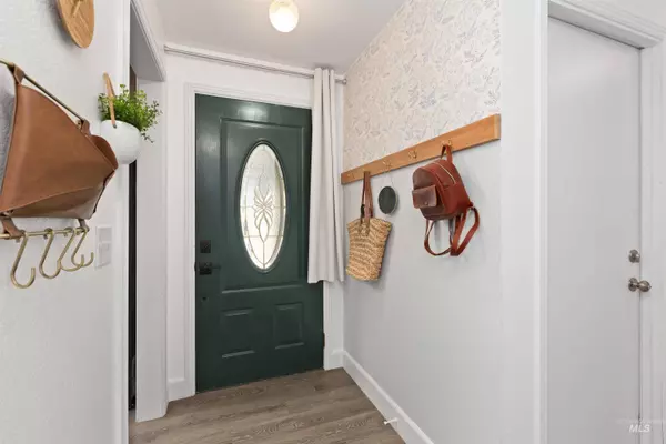 9434 W Marigold St, Garden City, ID 83714