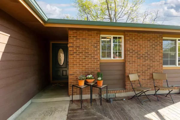 9434 W Marigold St, Garden City, ID 83714