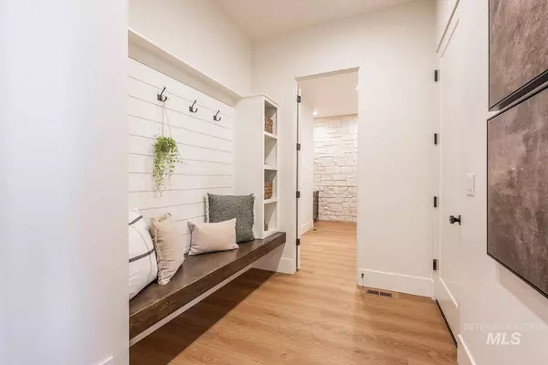 3426 N Hardwick Ave, Eagle, ID 83616