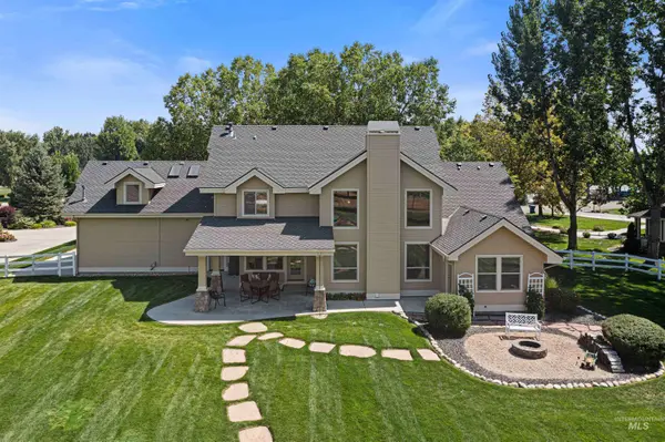 2475 N Sun Valley Pl, Eagle, ID 83616