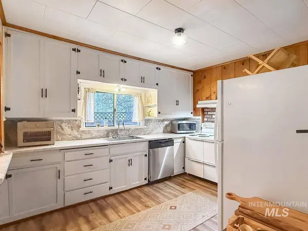110 W Market Street, Cascade, ID 83611
