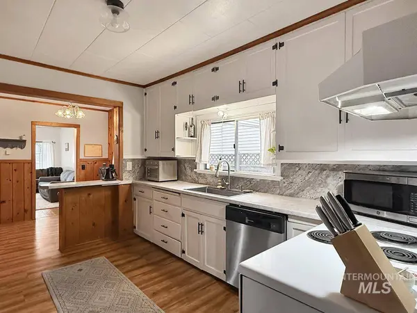 110 W Market Street, Cascade, ID 83611