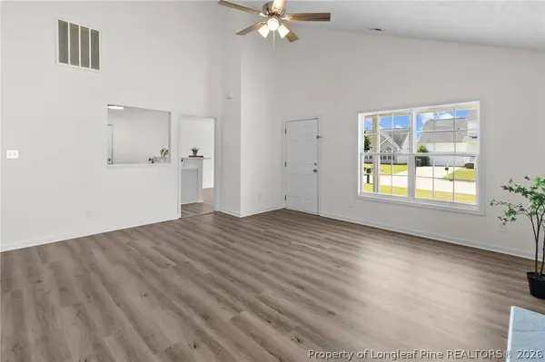 1424 Avoncroft DR, Fayetteville, NC 28306