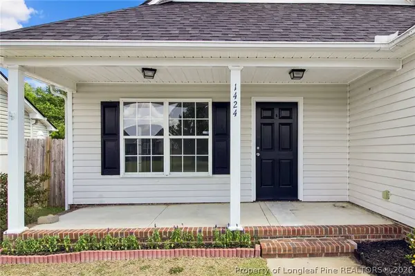 1424 Avoncroft DR, Fayetteville, NC 28306