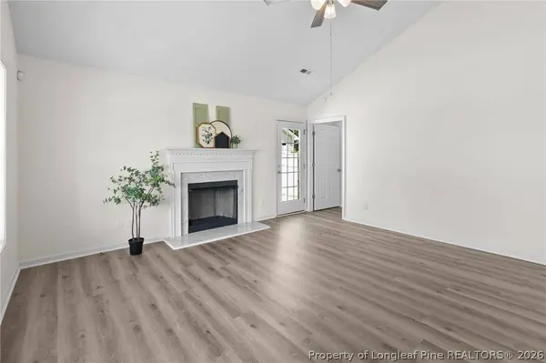 1424 Avoncroft DR, Fayetteville, NC 28306