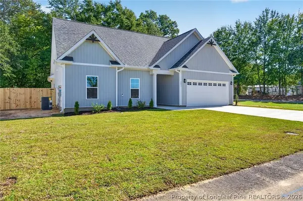 5671 Wiggins DR, Fayetteville, NC 28306