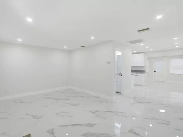 390 HAZEL CIR, Punta Gorda, FL 33982