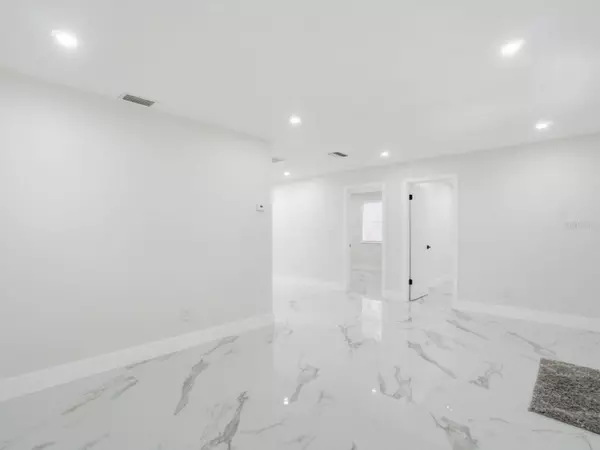 390 HAZEL CIR, Punta Gorda, FL 33982