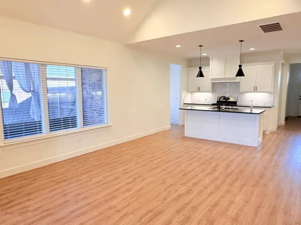 322 Cowboy Lane, Wolfforth, TX 79382