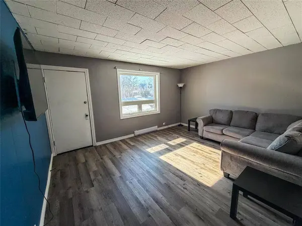 63 Main ST, Lundar, MB R0C 1Y0