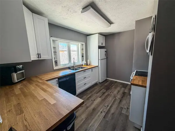 63 Main ST, Lundar, MB R0C 1Y0