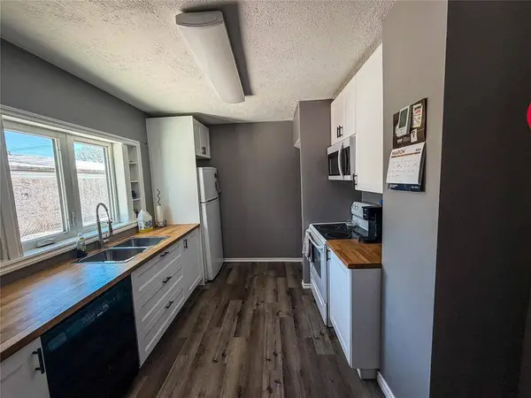 63 Main ST, Lundar, MB R0C 1Y0