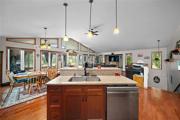 98 1st AVE, Lundar, MB R0C 1Y0