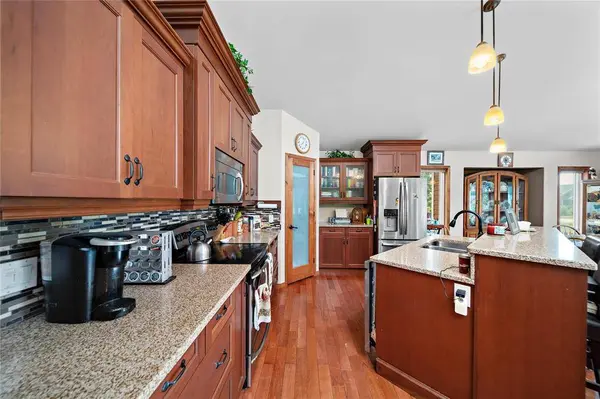 98 1st AVE, Lundar, MB R0C 1Y0