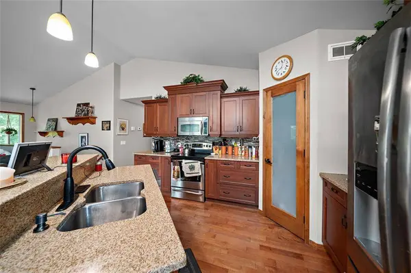 98 1st AVE, Lundar, MB R0C 1Y0