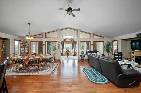 98 1st AVE, Lundar, MB R0C 1Y0