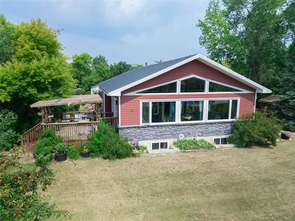 98 1st AVE, Lundar, MB R0C 1Y0