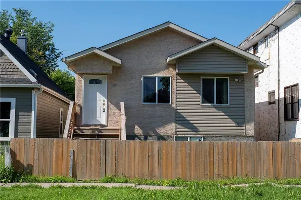 484 Aberdeen AVE, Winnipeg, MB R2W 1W1