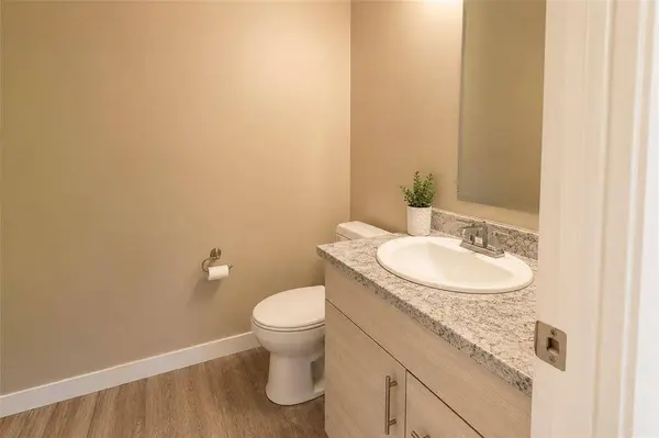 484 Aberdeen AVE, Winnipeg, MB R2W 1W1