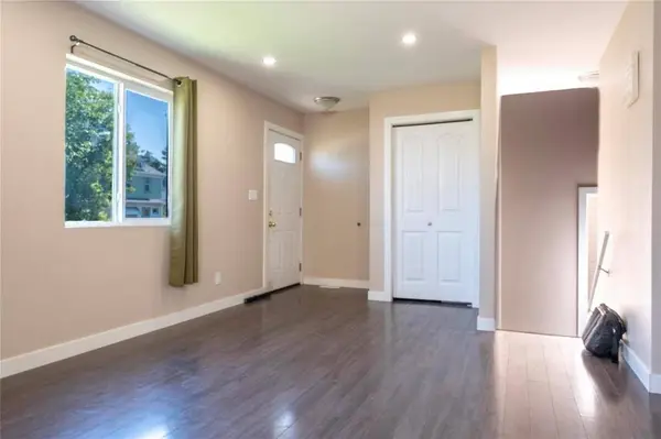 484 Aberdeen AVE, Winnipeg, MB R2W 1W1