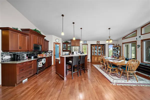 98 1st AVE, Lundar, MB R0C 1Y0