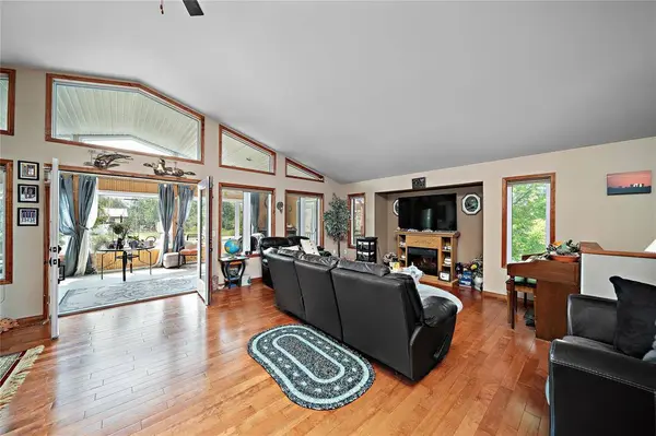 98 1st AVE, Lundar, MB R0C 1Y0