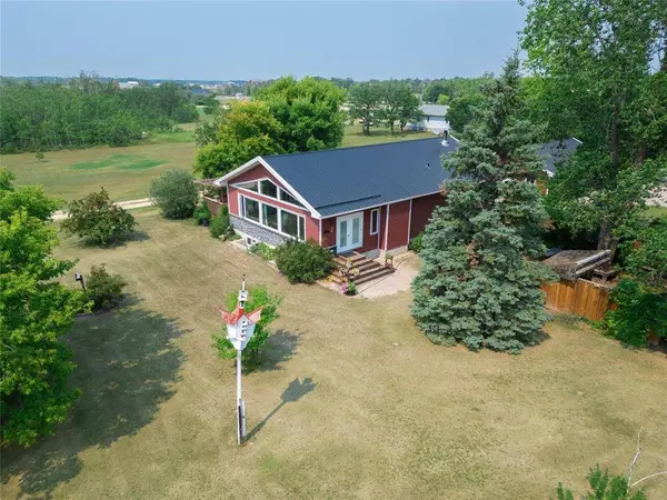 98 1st AVE, Lundar, MB R0C 1Y0